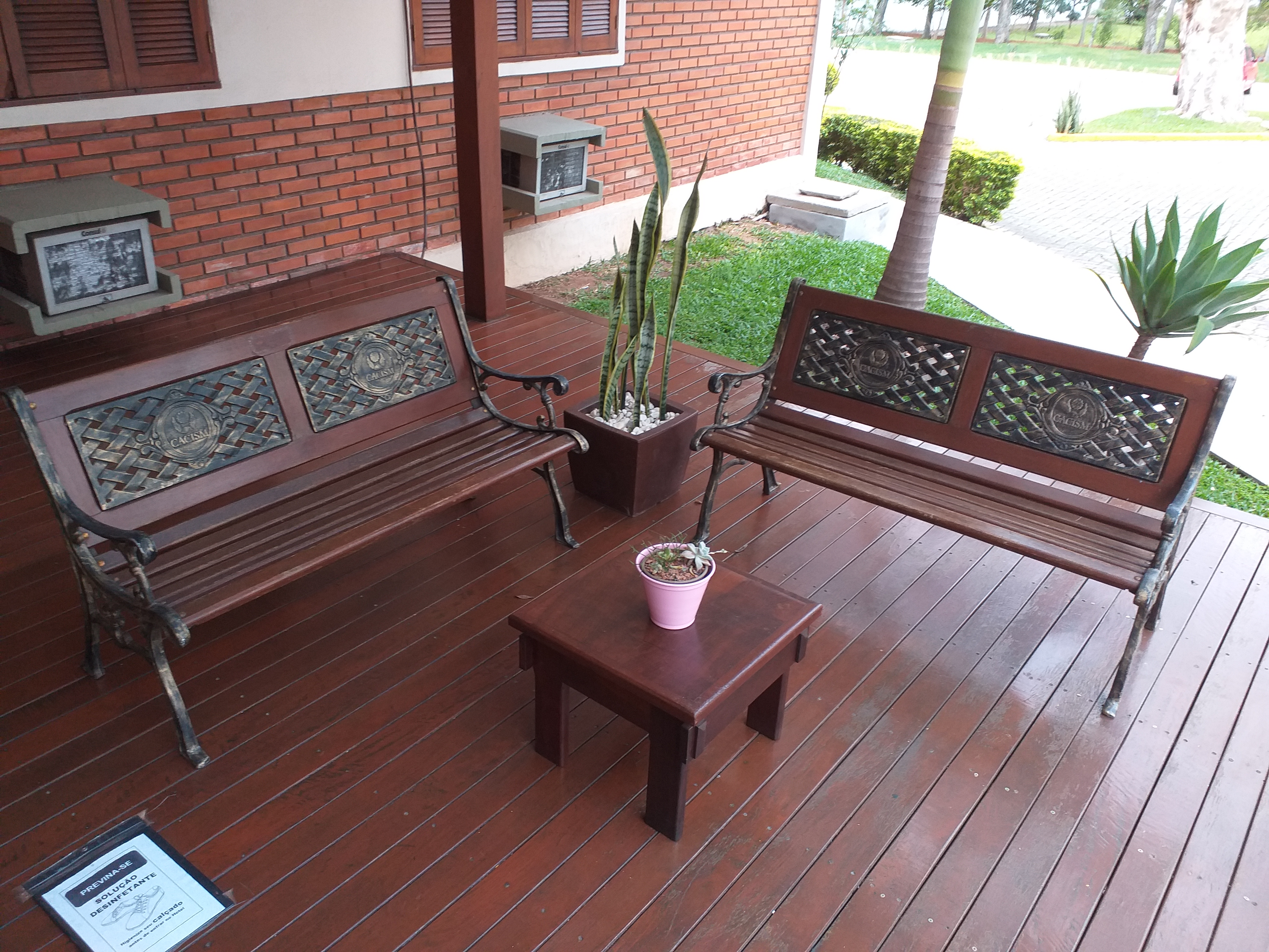 pergolado-com-bancos.png