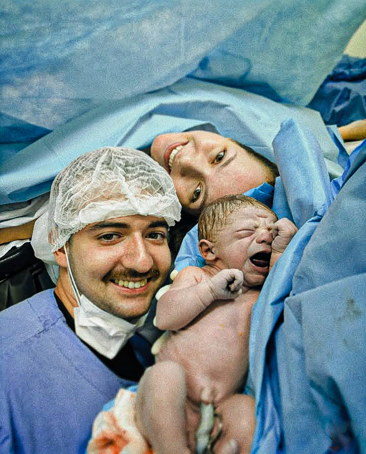 azevedo e seu filho e sua esposa no parto